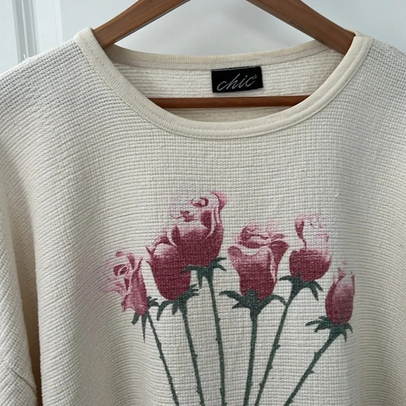 long sleeve top sweater roses . Chic. Woman - Picture 4 of 9
